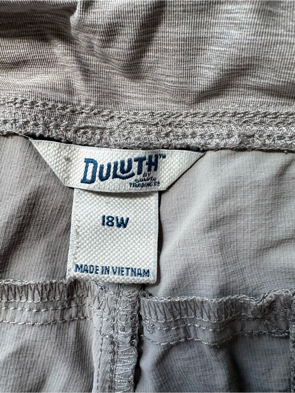 Duluth Trading Co Armachillo | Women’s Lightweight Gray Drawstring Shorts | 18W - Picture 2 of 3